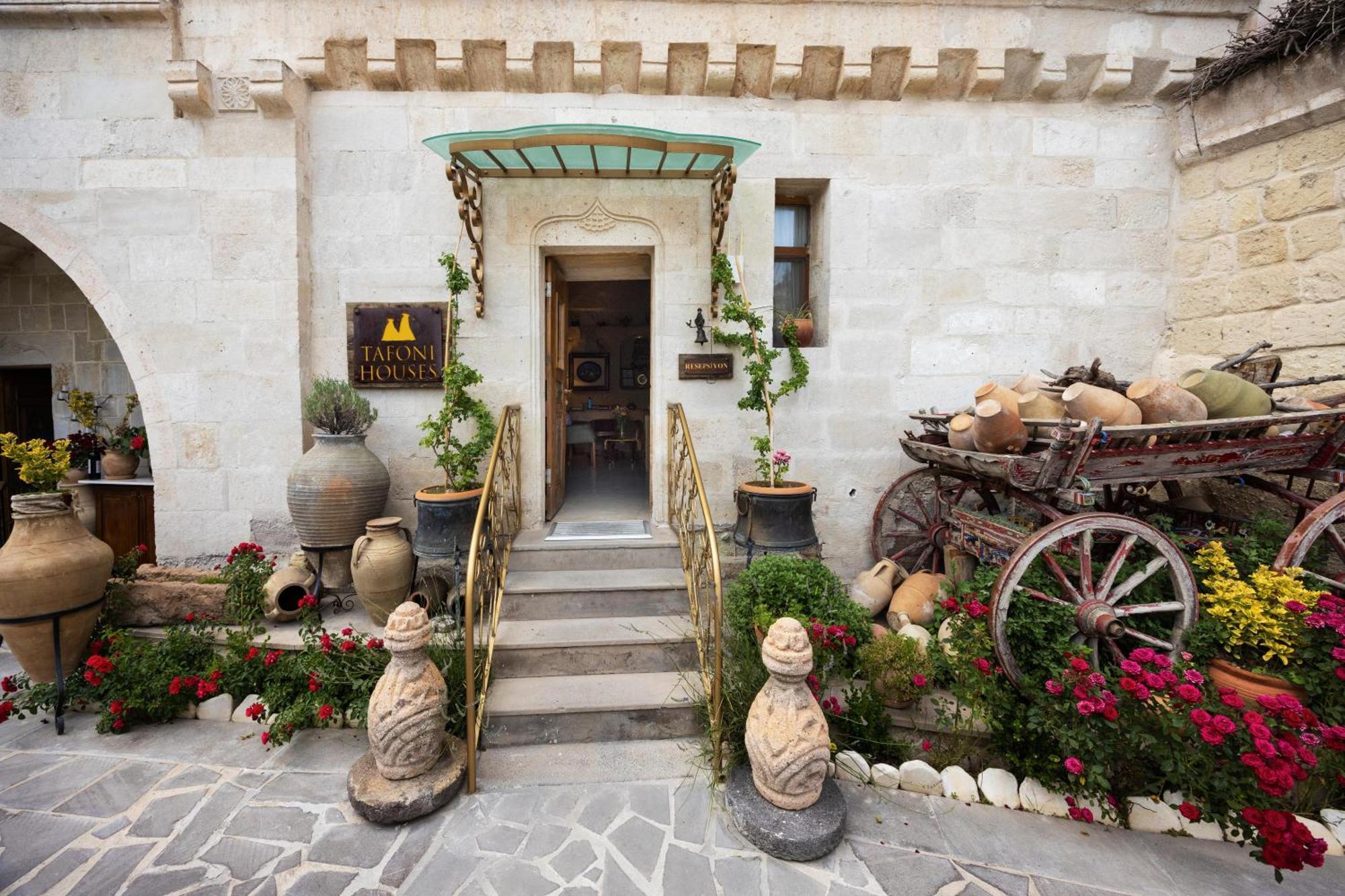 Ortahisar Tafoni Houses Cave Hotel מראה חיצוני תמונה