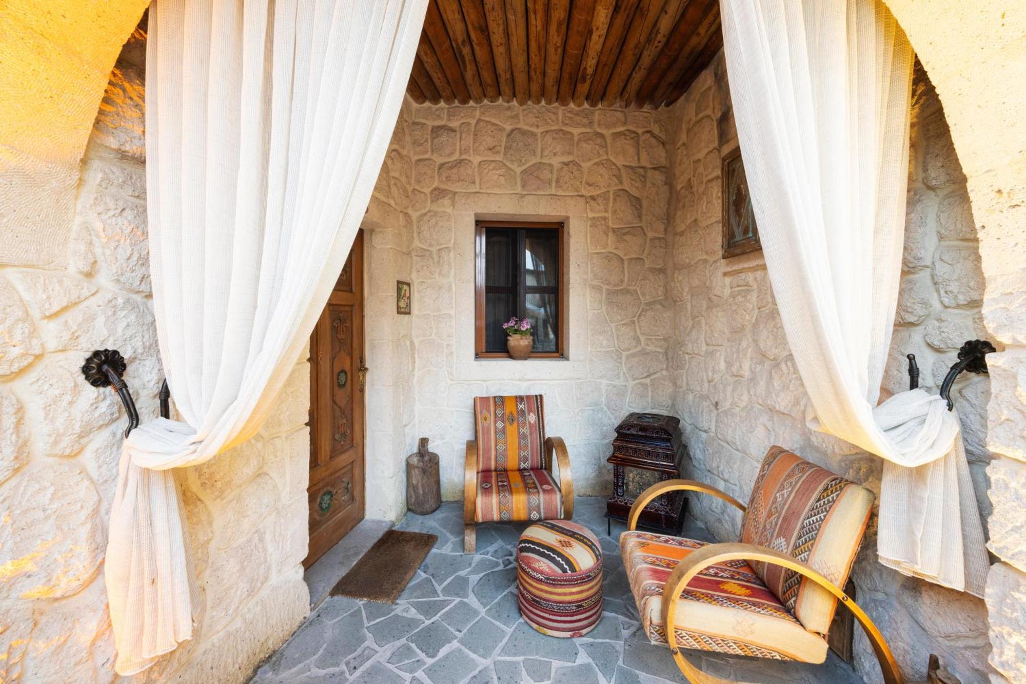 Ortahisar Tafoni Houses Cave Hotel מראה חיצוני תמונה