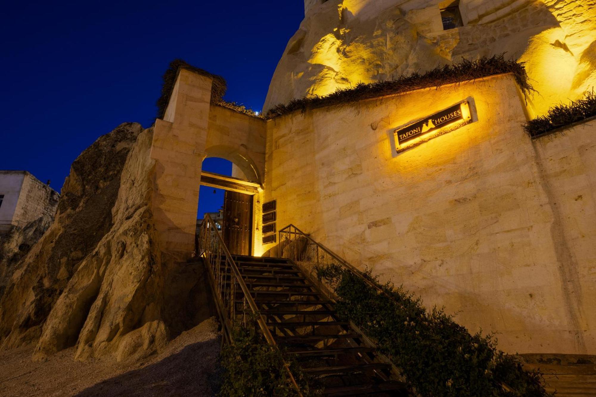 Ortahisar Tafoni Houses Cave Hotel מראה חיצוני תמונה