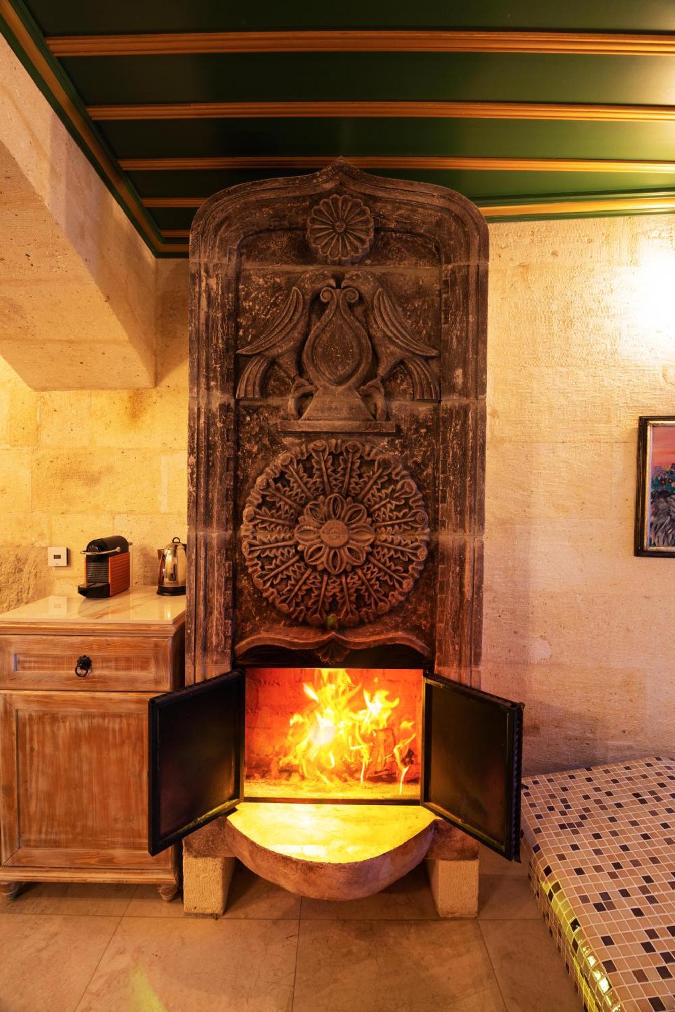 Ortahisar Tafoni Houses Cave Hotel מראה חיצוני תמונה