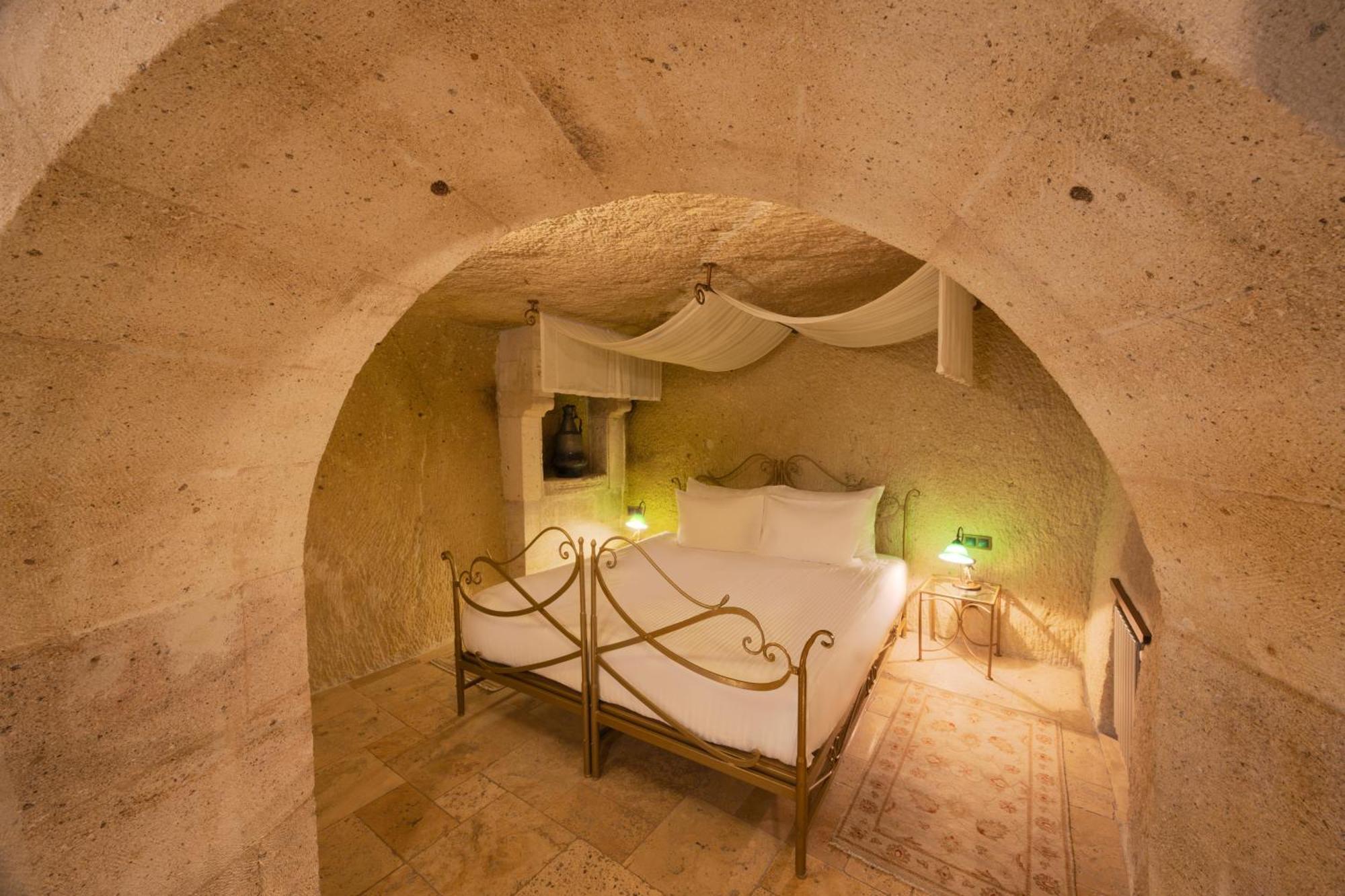 Ortahisar Tafoni Houses Cave Hotel מראה חיצוני תמונה
