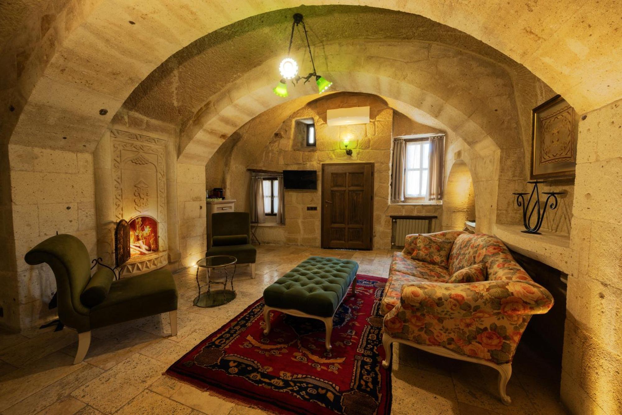 Ortahisar Tafoni Houses Cave Hotel מראה חיצוני תמונה