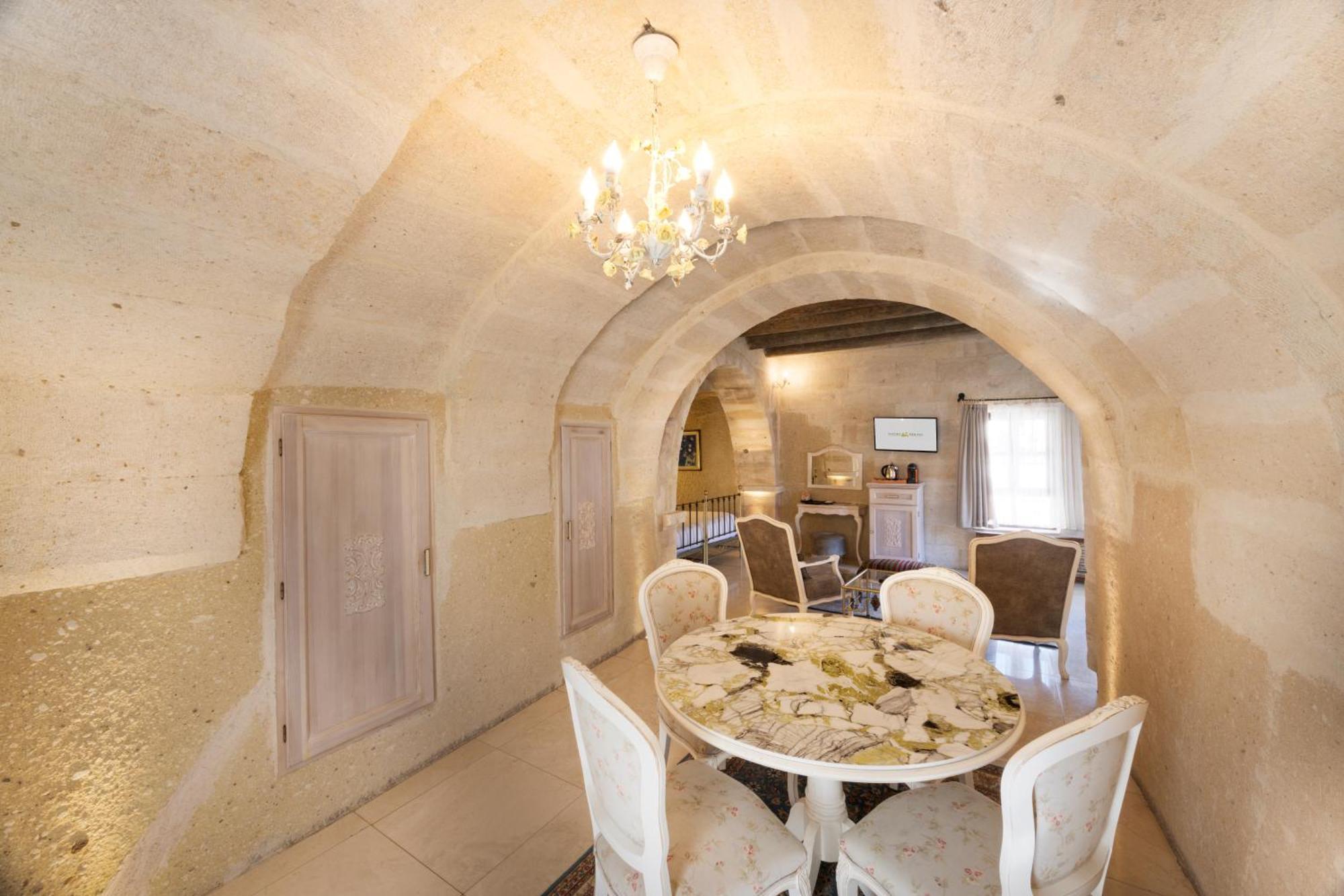 Ortahisar Tafoni Houses Cave Hotel מראה חיצוני תמונה