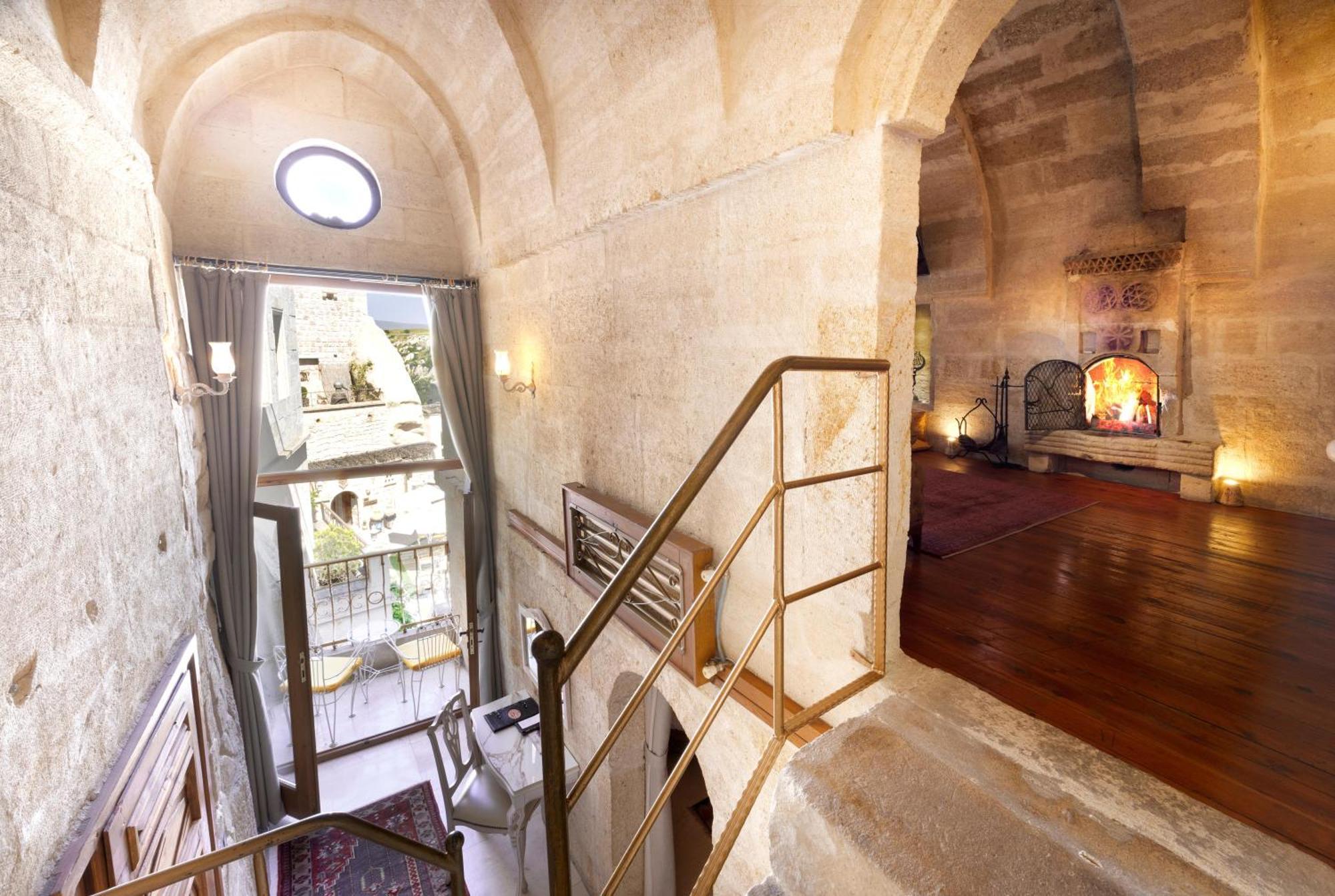 Ortahisar Tafoni Houses Cave Hotel מראה חיצוני תמונה