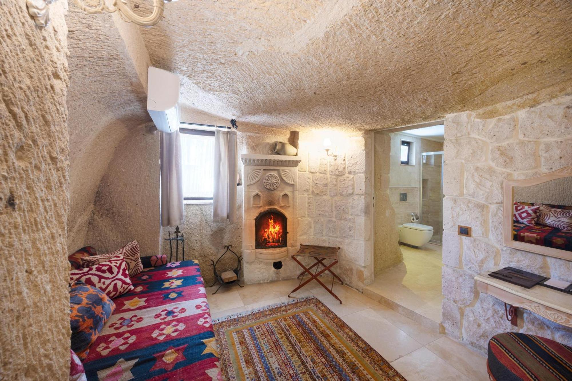 Ortahisar Tafoni Houses Cave Hotel מראה חיצוני תמונה