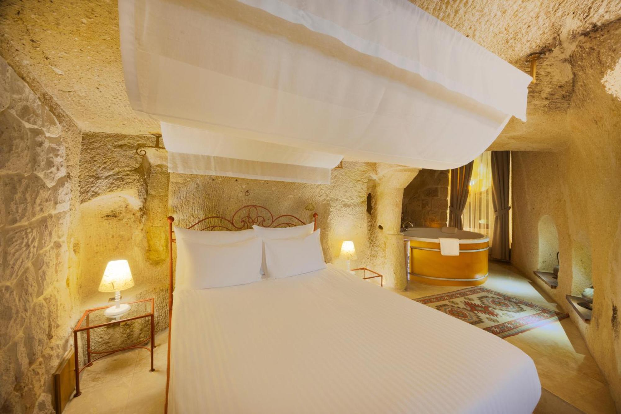 Ortahisar Tafoni Houses Cave Hotel מראה חיצוני תמונה