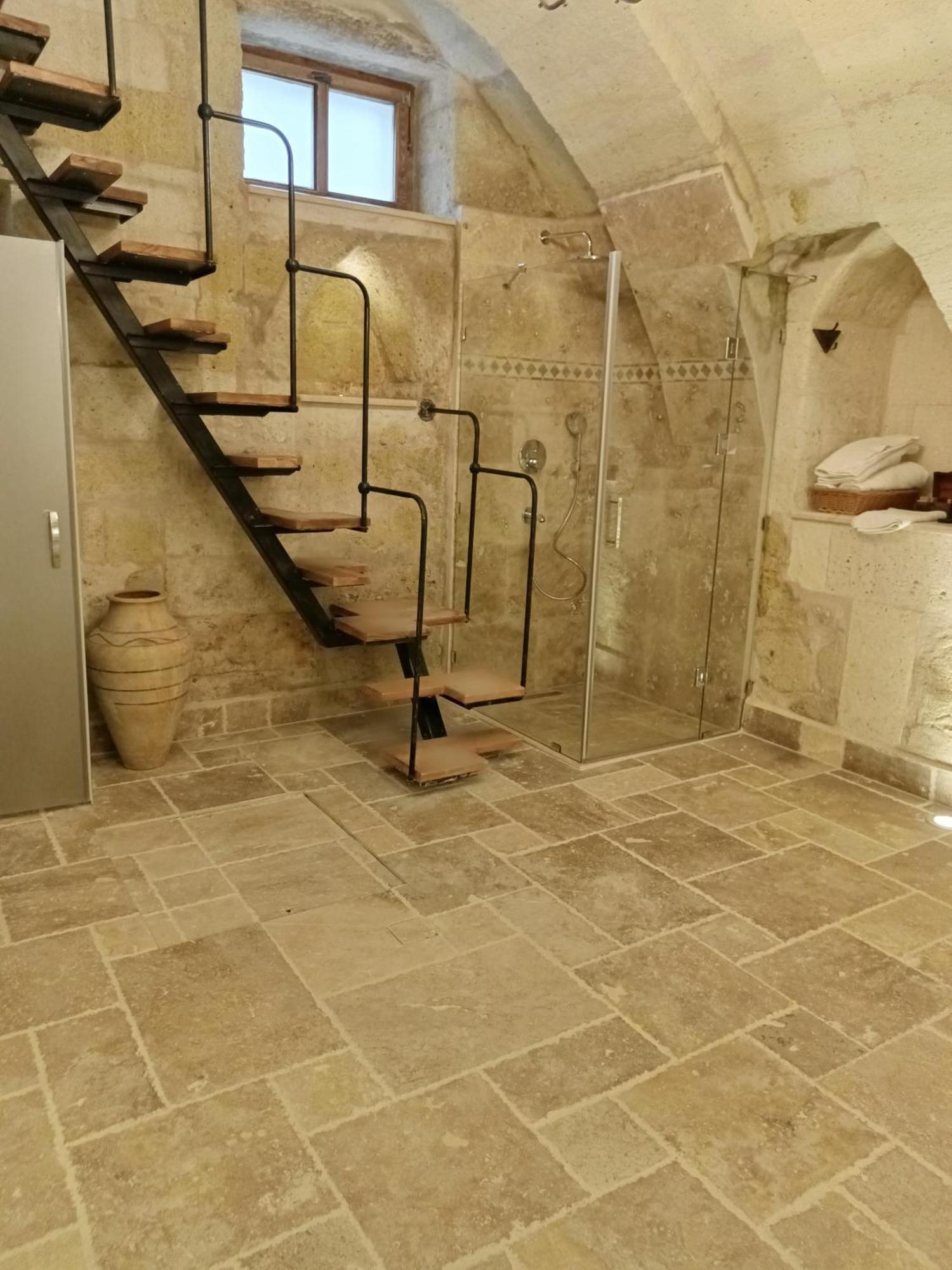 Ortahisar Tafoni Houses Cave Hotel מראה חיצוני תמונה