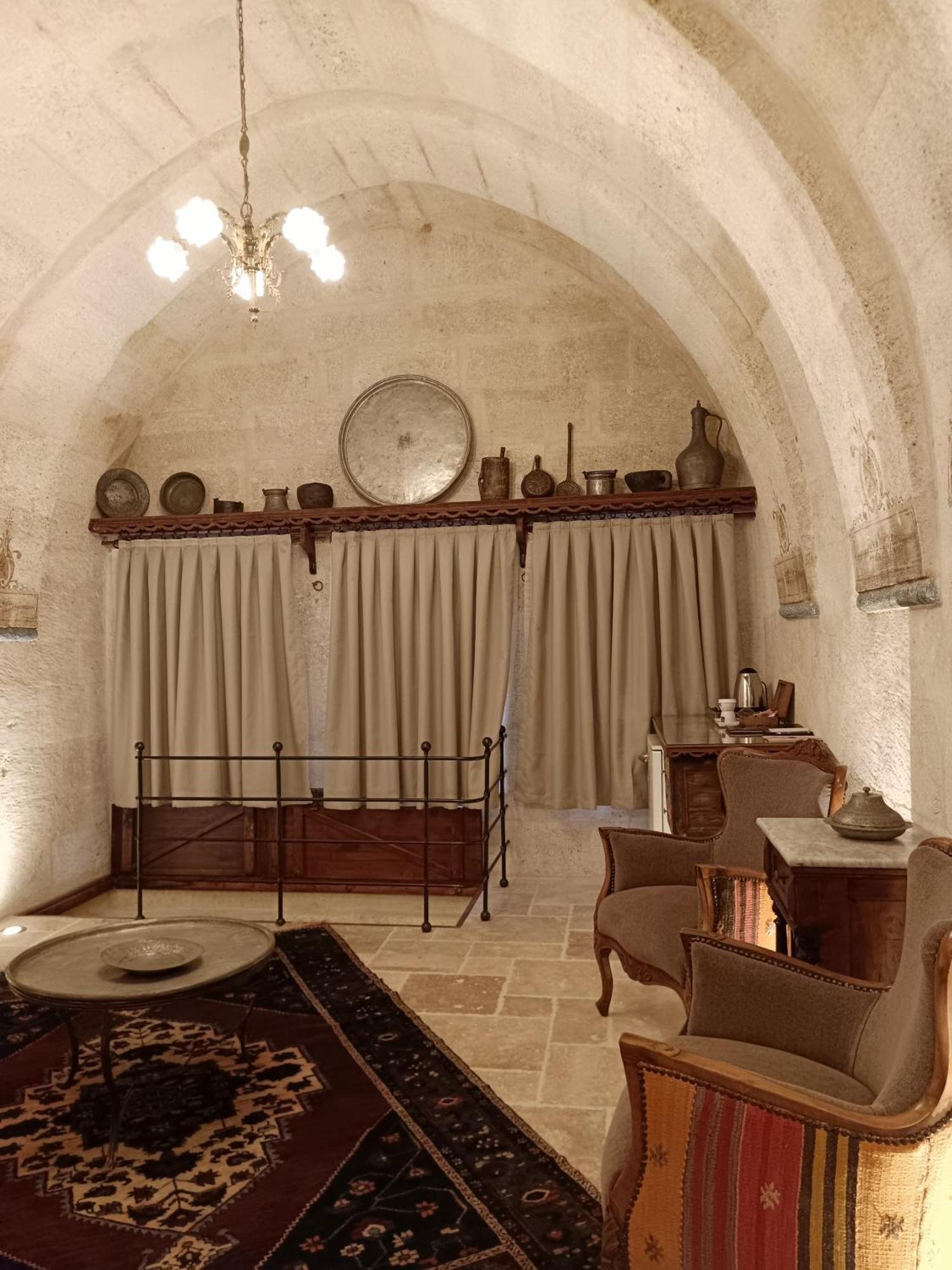 Ortahisar Tafoni Houses Cave Hotel מראה חיצוני תמונה