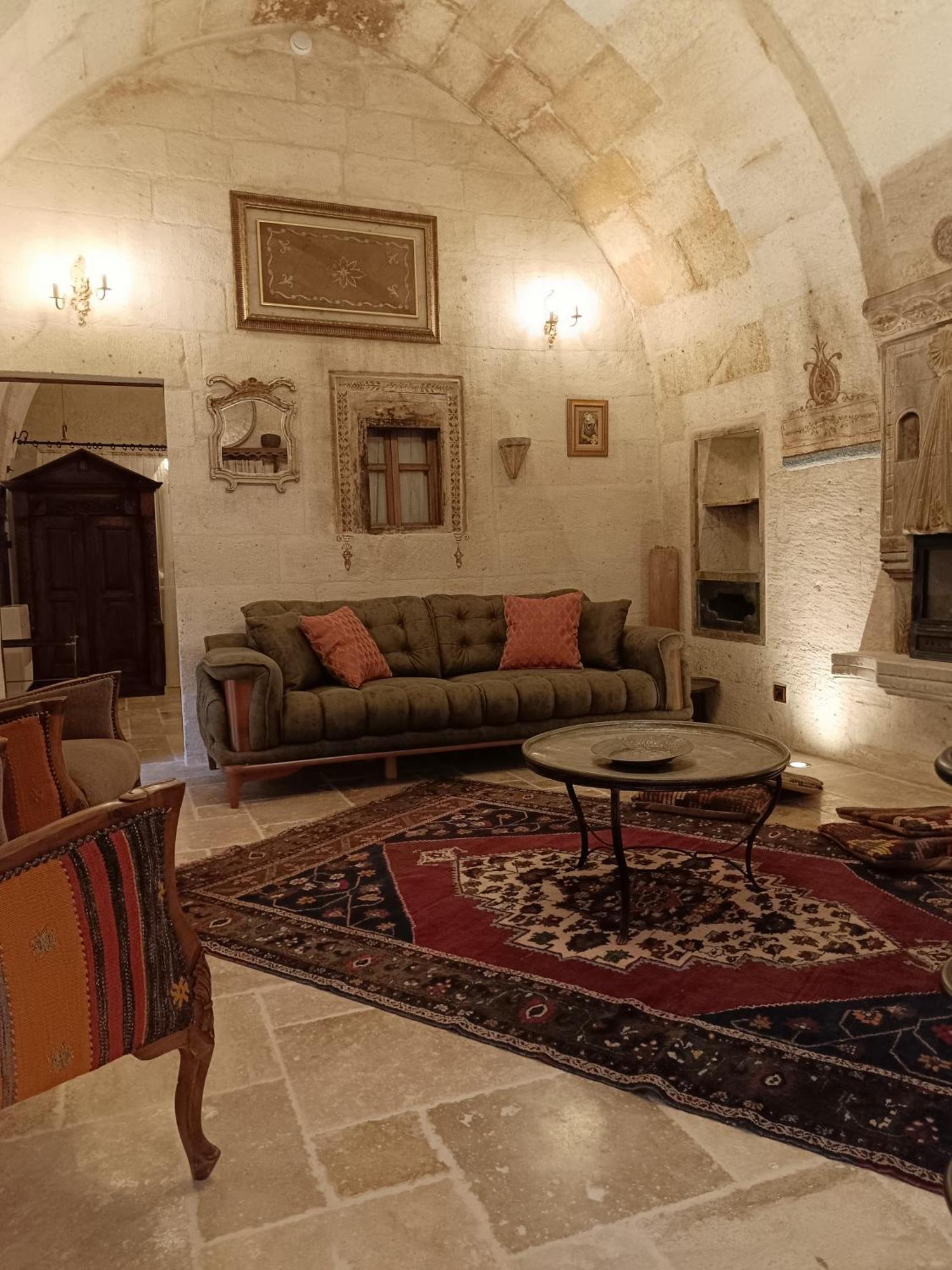 Ortahisar Tafoni Houses Cave Hotel מראה חיצוני תמונה