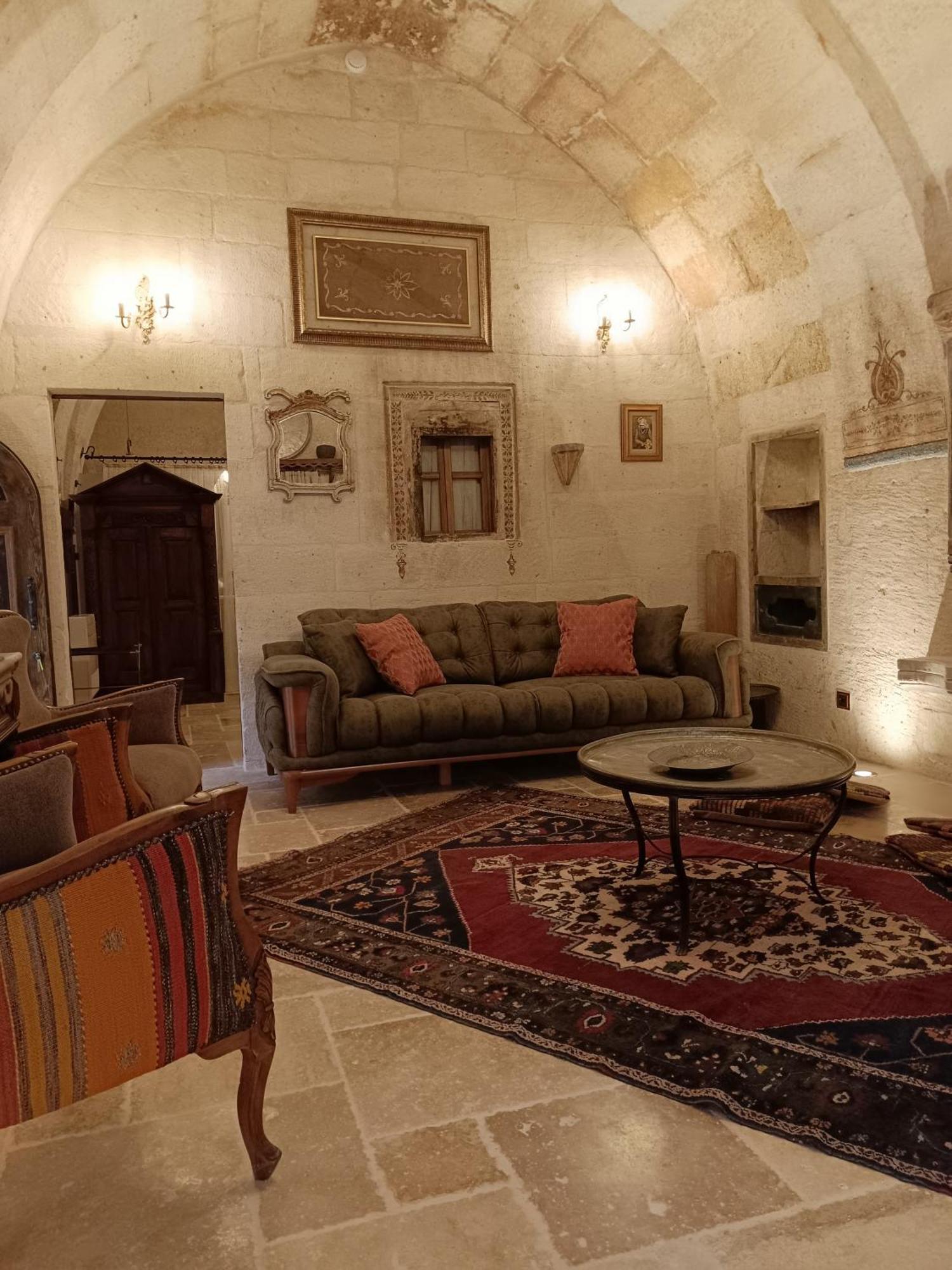 Ortahisar Tafoni Houses Cave Hotel מראה חיצוני תמונה